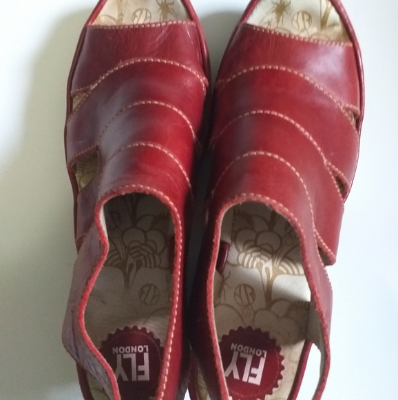 FLY LONDON Yown Sandal Red - Picture 12 of 15